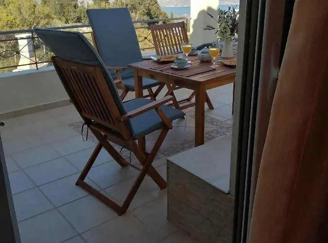 Tzaneta's Star View Mandoukata